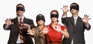 blindfold-business-people-featured