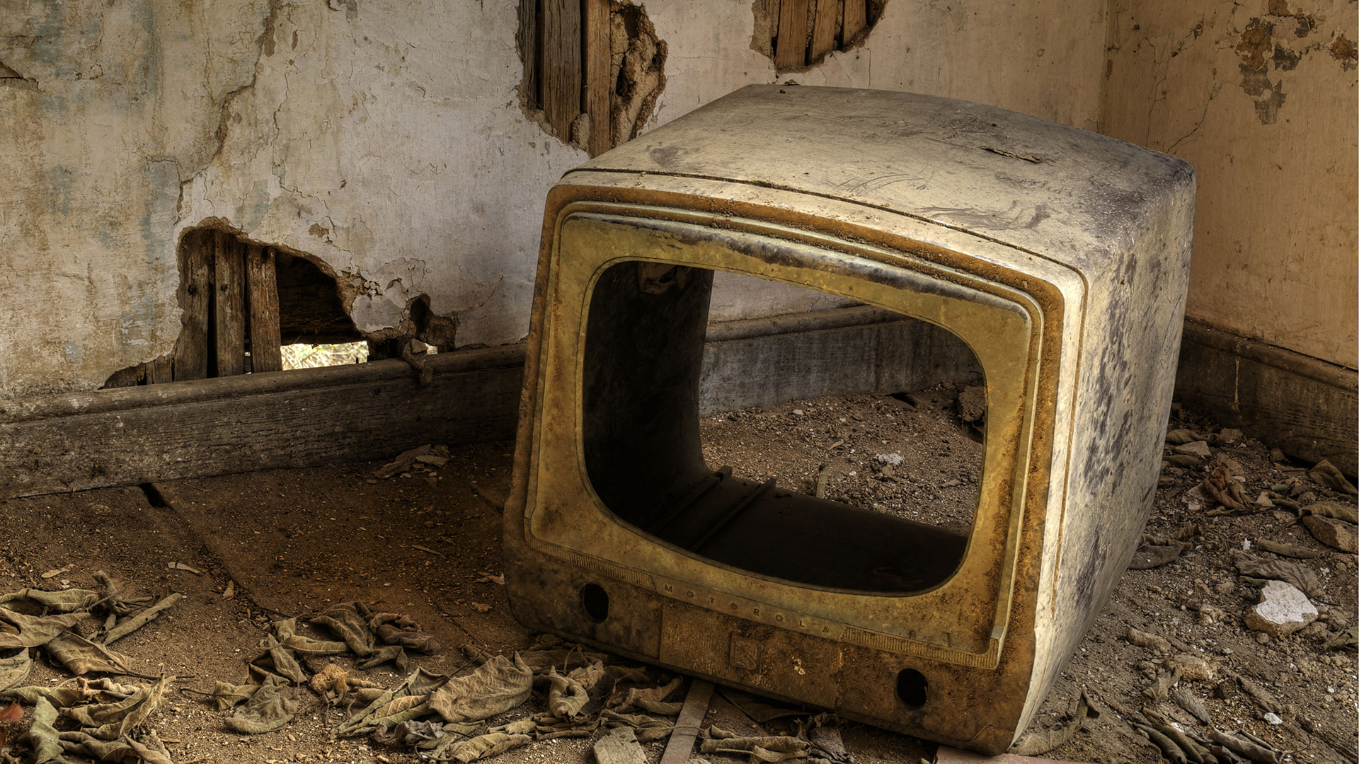 broken-dead-tv-video-ss-1920