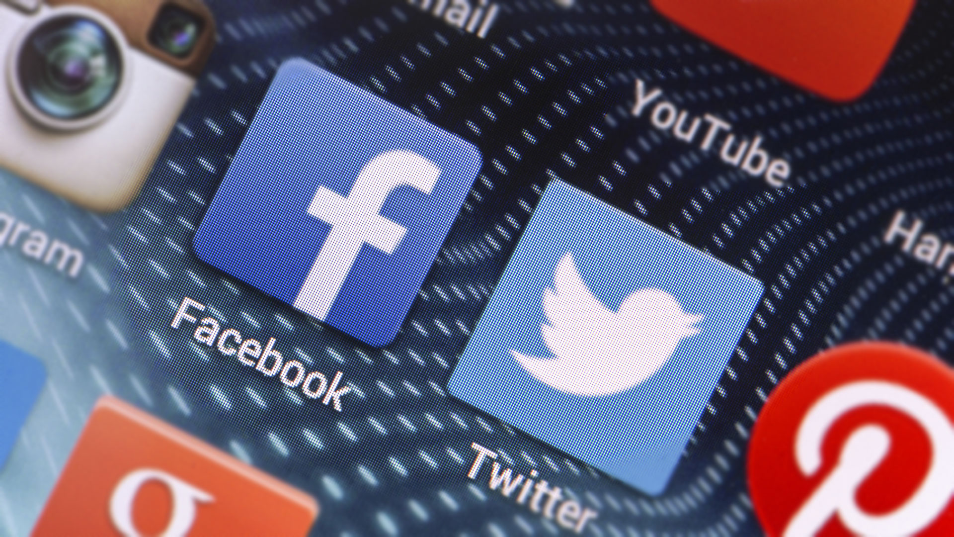 Twitter Loses Ability To Let Users Auto Post Tweets Retweets To Facebook