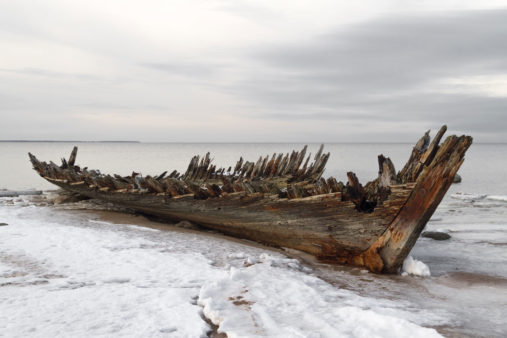 shipwreck-on-beach-ss-1920