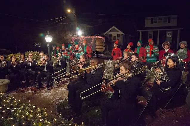 Epic_Christmas_Caroling-3