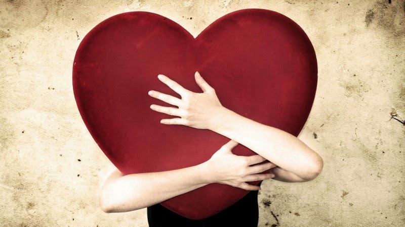valentines-day-hugging-heart