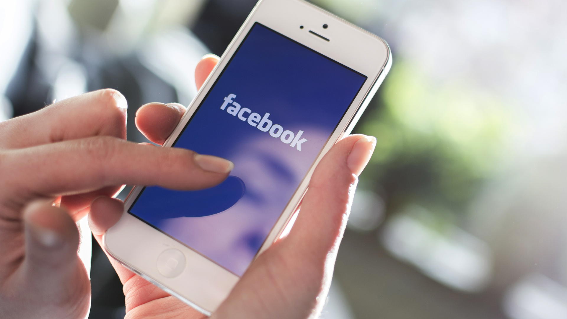 Facebook Now Officially Showcases Vertical Videos In Mobile News Feeds