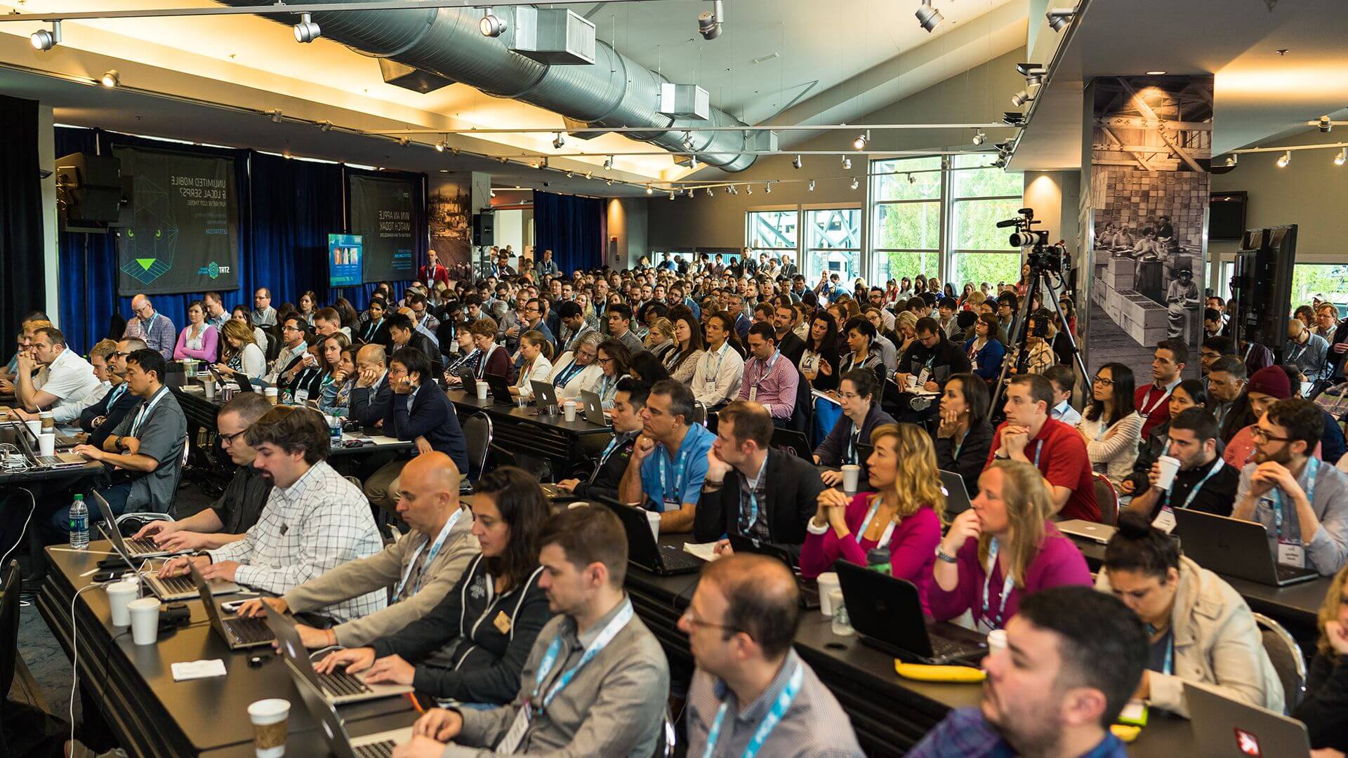 Smx Wide Crowd 1920px