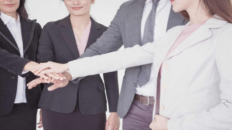 Handshake between partners