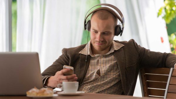 audio-listening-headphones-ss-1920