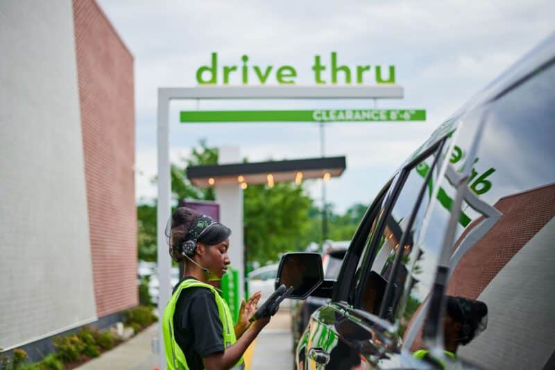 ShakeShack Drive Thru With Agent 800x533