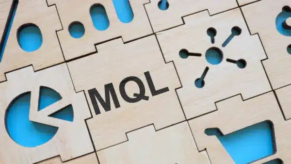 Small-puzzle-pieces-with-abbreviation-MQL