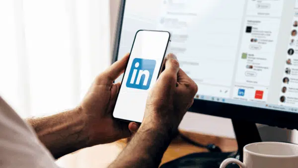 LinkedIn-logo-on-smartphone
