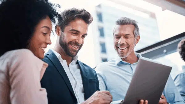 Marketing-team-employees-or-tech-for-b2b