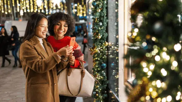 Retail-and-holiday-shopping-concept